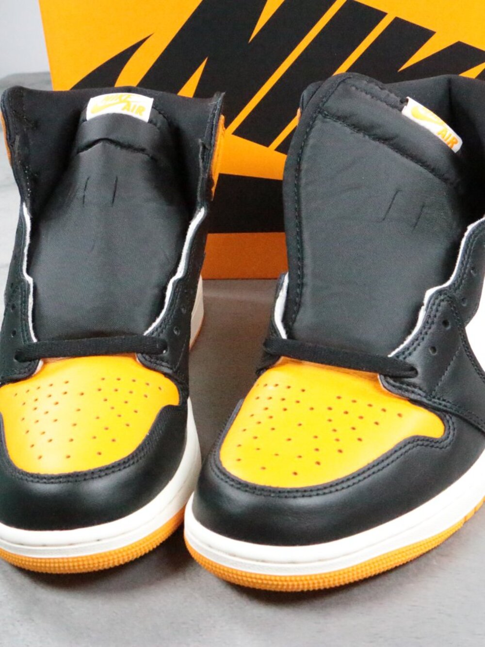 Air Jordan 1 Retro High OG 555088 711 Taxi Yellow Toe Adult Size 10.5 Brand New